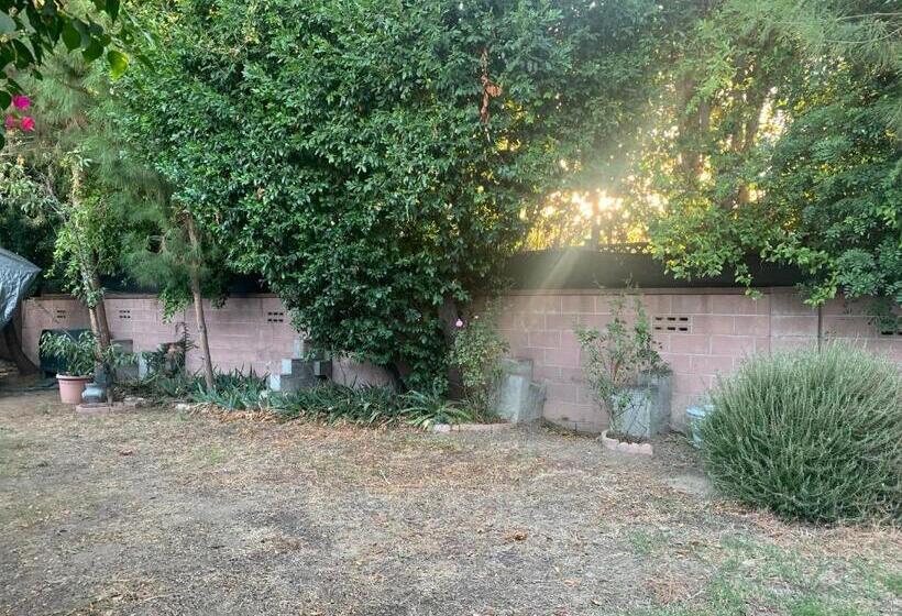 بنسيون Art Studio At 8509 Fullbright Avenue, Winnetka, Ca, Usa 91306