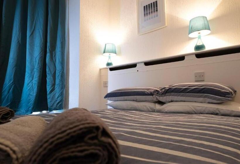 پانسیون Pebbles Guest House Room 11