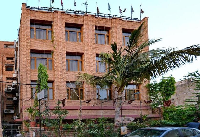 בית מלון כפרי Super Collection O Rai Ka Bagh Near Railway Station Formerly Pioneer Plaza