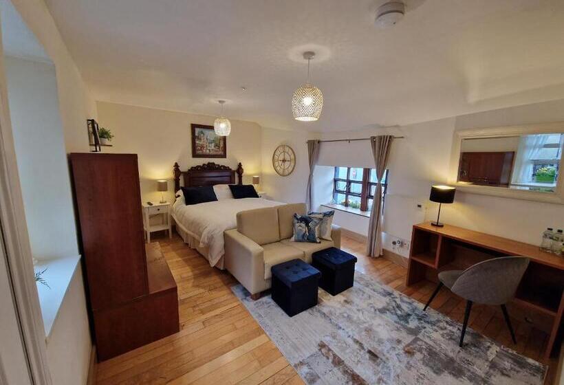 The Nu Place Suite