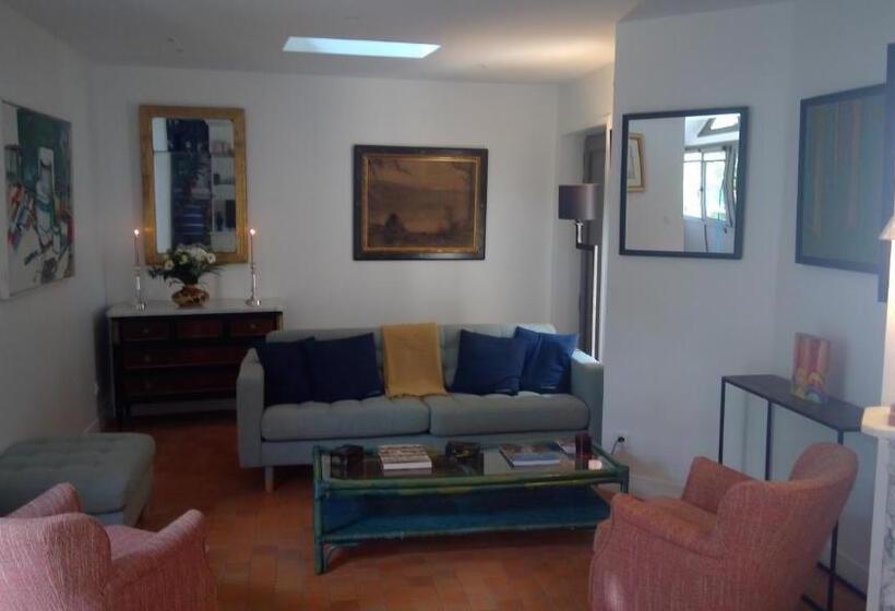 تختخواب و صبحانه L Atelier