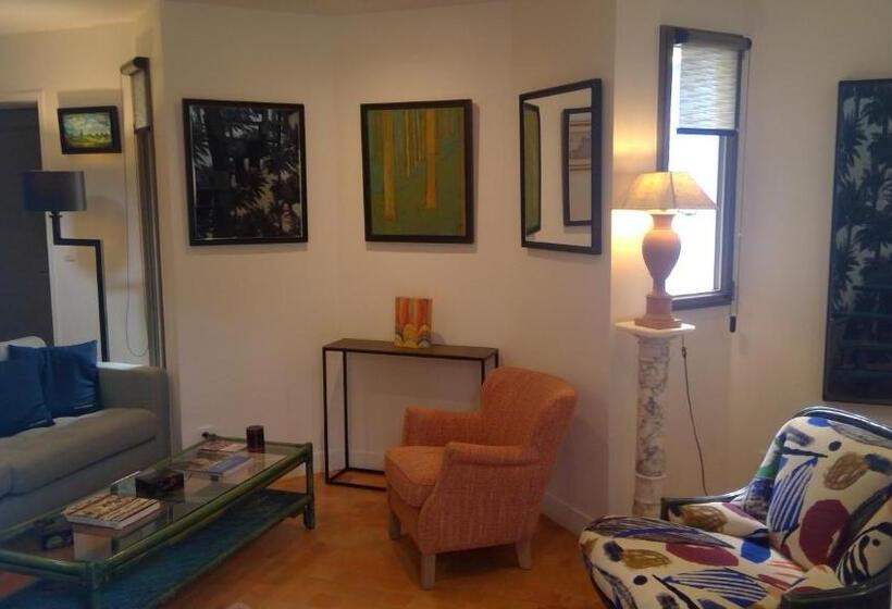 تختخواب و صبحانه L Atelier