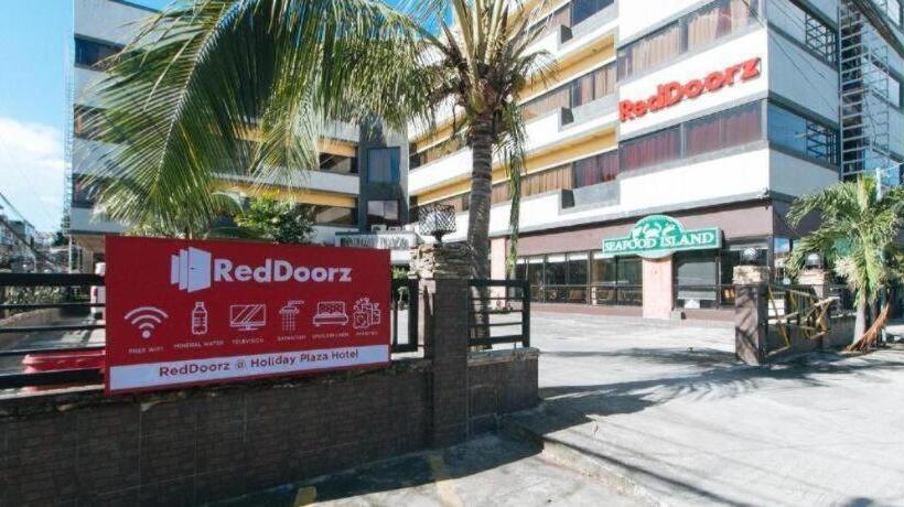 فندق Reddoorz Plus @ Holiday Plaza Tuguegarao City