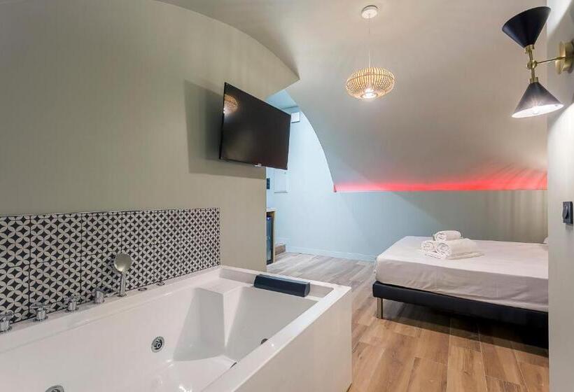هتل Suite Romantique Balnéo Centre Lyon