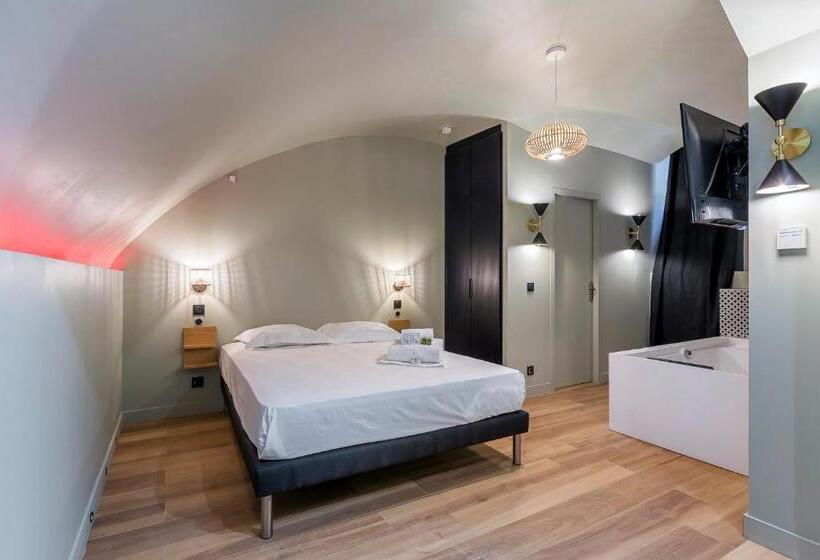 هتل Suite Romantique Balnéo Centre Lyon