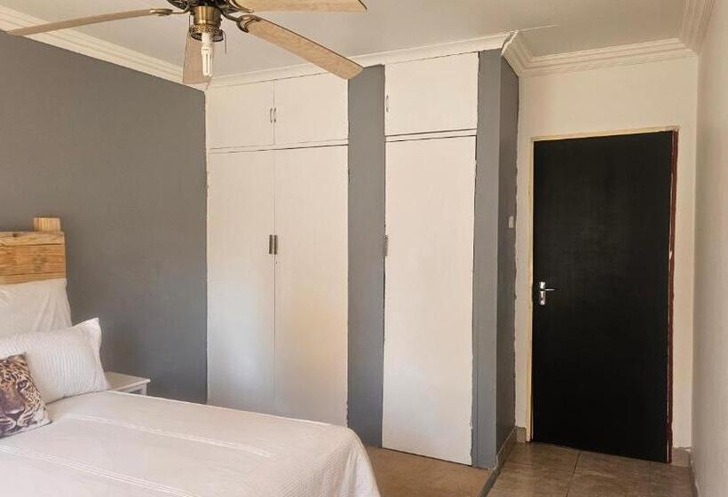 بنسيون Kwa Mimi Guesthouse