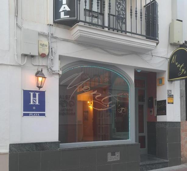 فندق صغير Hostal Montys