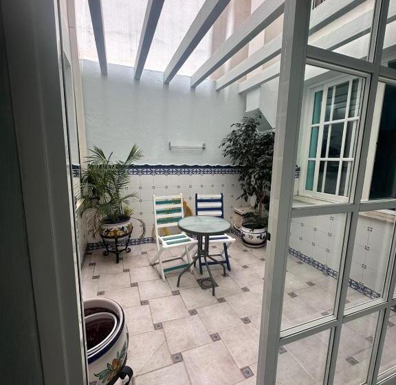 فندق صغير Hostal Montys