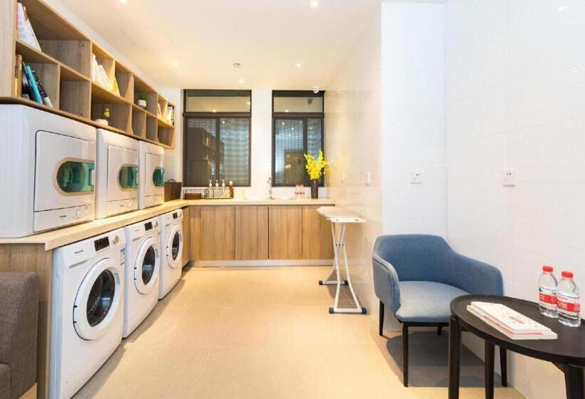 Atour Hotel Huzhou Changxing Changhai Road