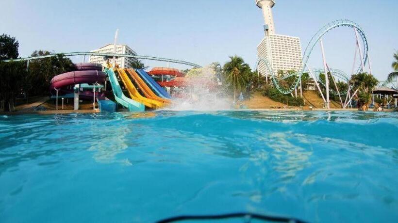 هتل Oyo 371 Sea Breeze Residence