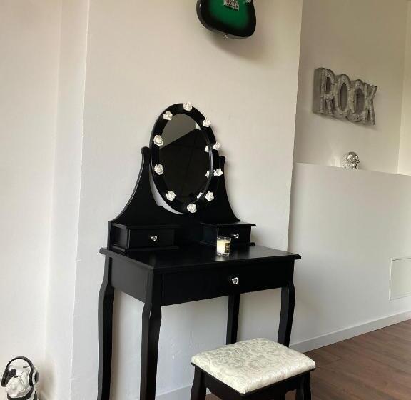 بنسيون La Fermette   Chambre Rock! De 45m2 Avec Lit King Size Proche D Arras