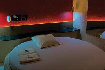 پانسیون Ellus Motel