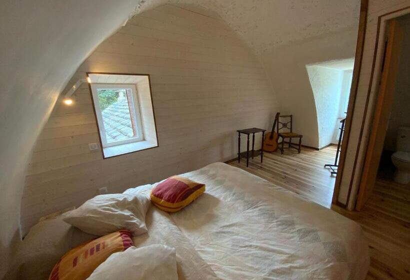 פנסיון L Oustaliere