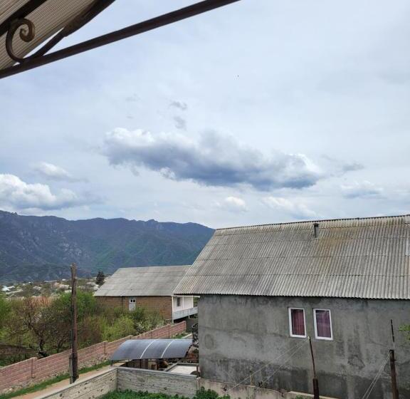 B&b Odzun