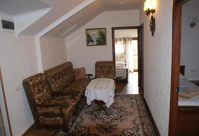 B&b Odzun