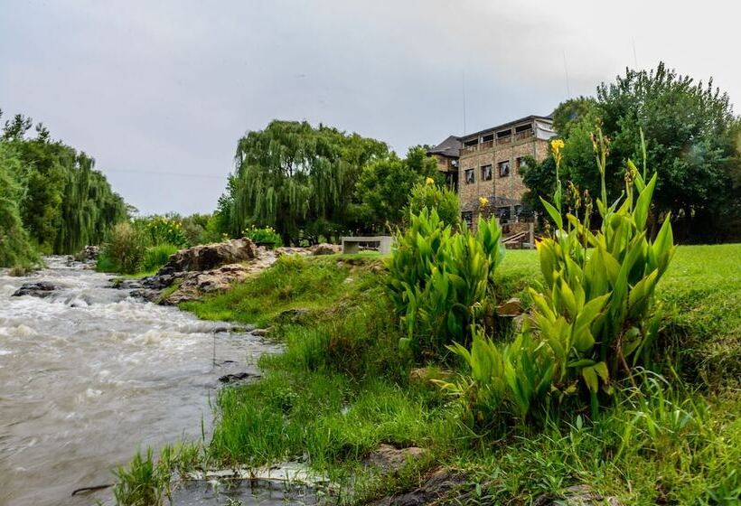 تختخواب و صبحانه 23 On Riverside