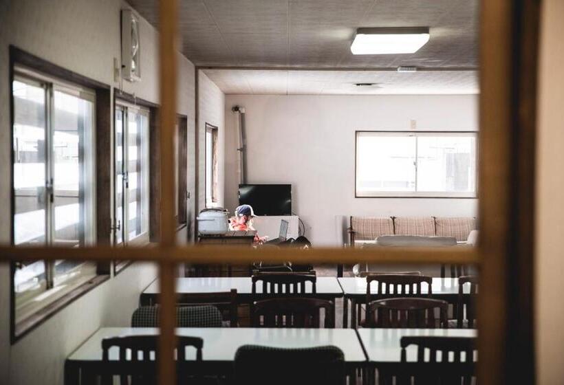 هاستل Hakuba Cortina Backpackers