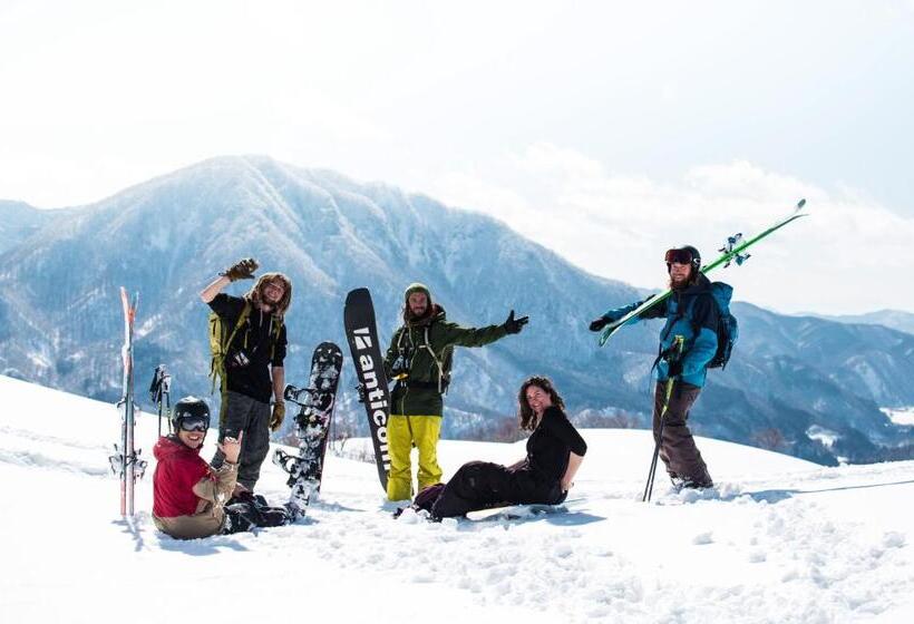 هاستل Hakuba Cortina Backpackers