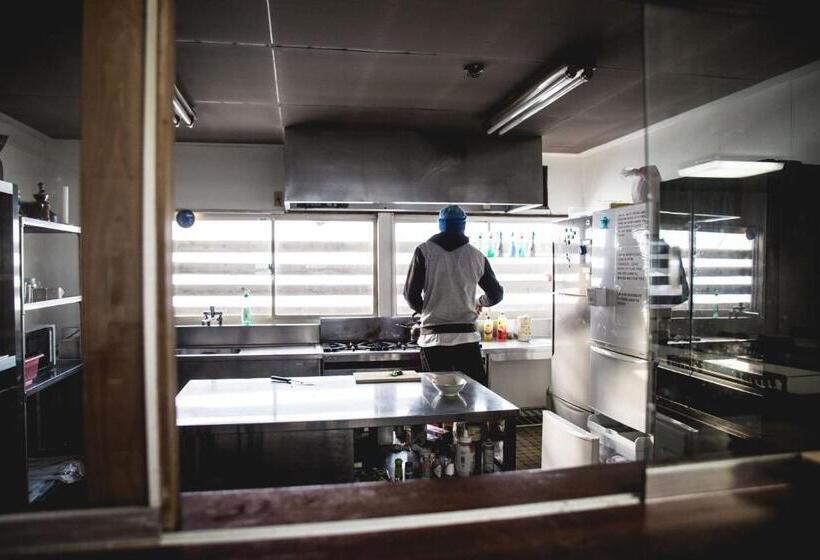 هاستل Hakuba Cortina Backpackers