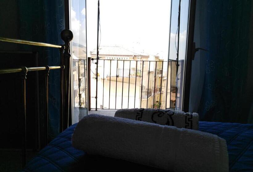 تختخواب و صبحانه Karima