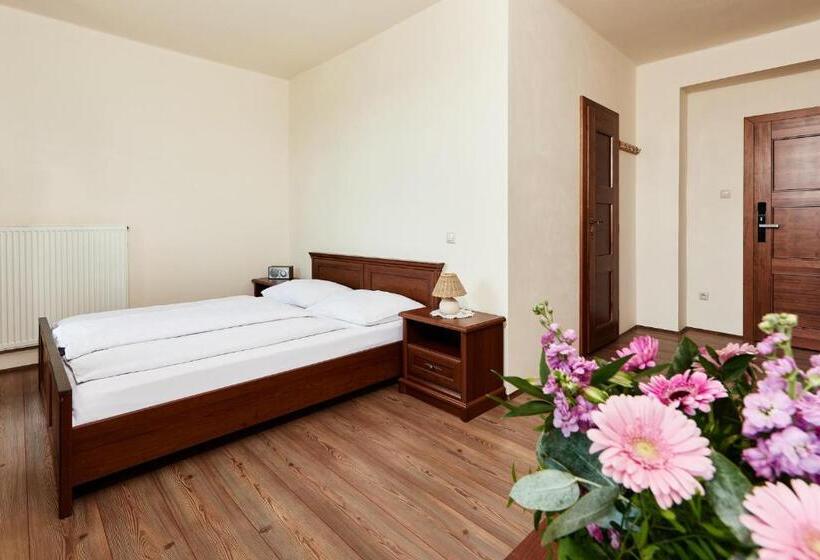 تختخواب و صبحانه Villa Lupu