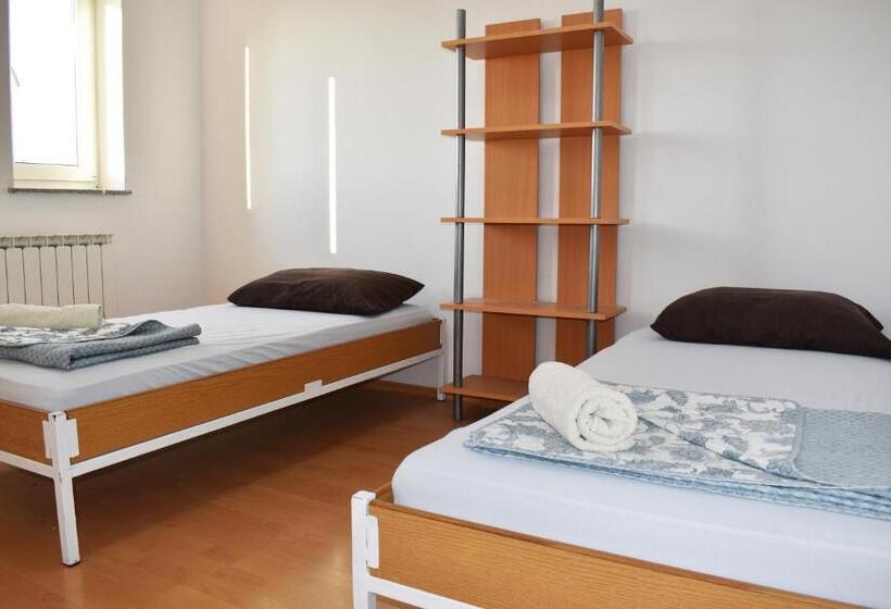 هتل Rooms Busija