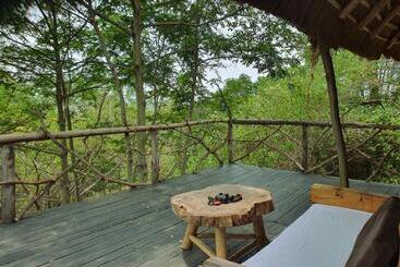 هتل Topi Lodge