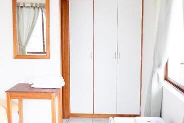 پانسیون Hostal Santa Maria