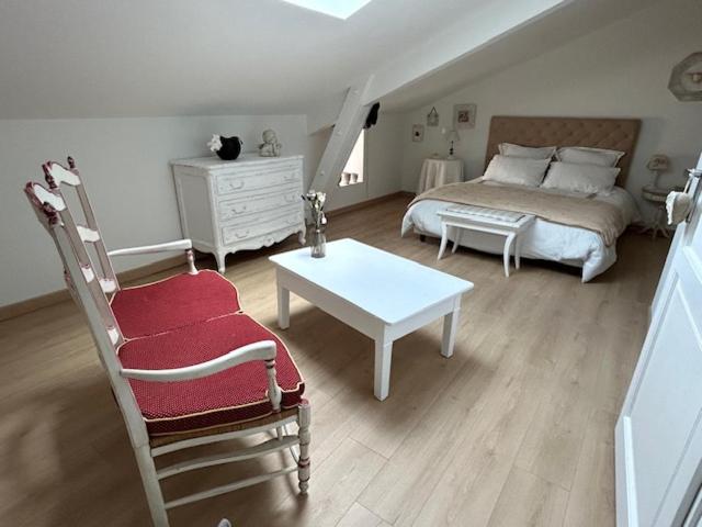 پانسیون Les Chambres Claires Givry