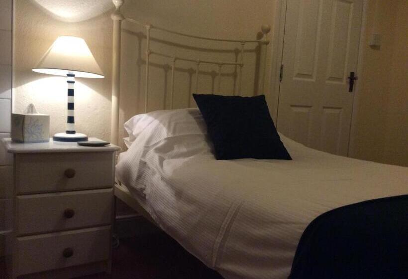 مبيت وإفطار The Olivers Guest House