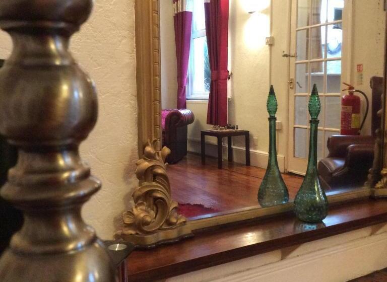 مبيت وإفطار The Olivers Guest House