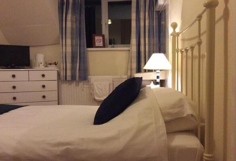 مبيت وإفطار The Olivers Guest House