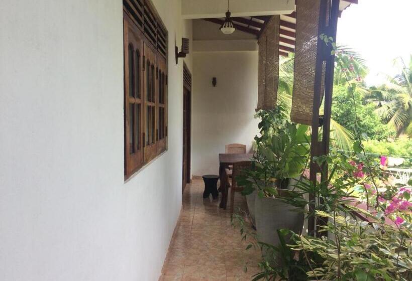 تختخواب و صبحانه Hansa Villa