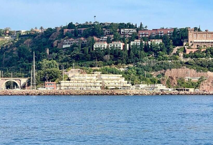 هتل Riviera Beach
