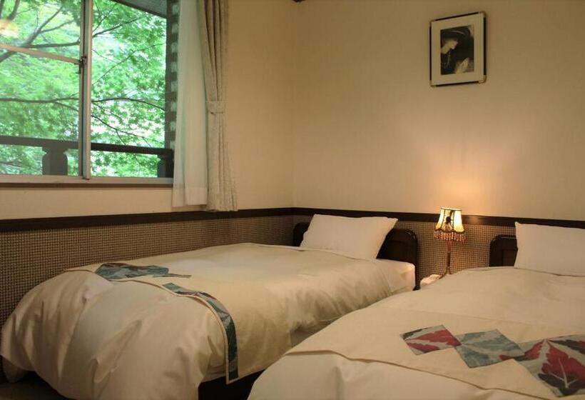 Pensión 小さなホテルセラヴィ