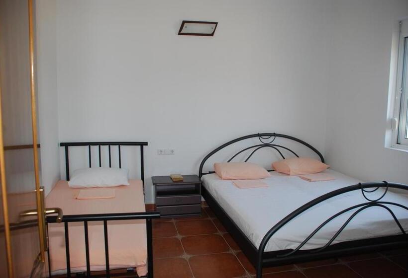 پانسیون Guest House Nura