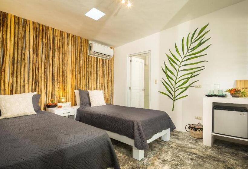 هتل El Encuentro Surf Lodge