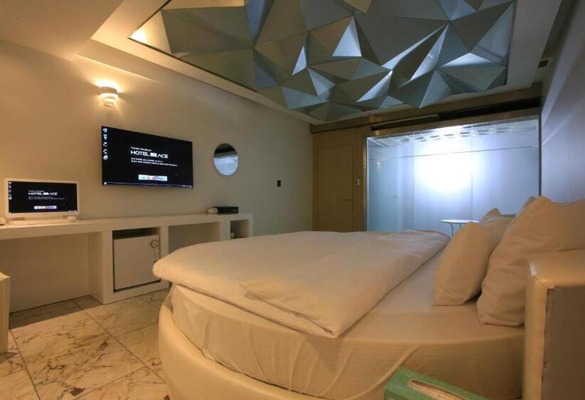 Hotel The Ace