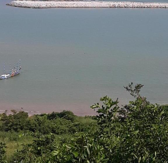 Abuesi Beach Resort