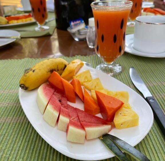 تختخواب و صبحانه Coconut Bay