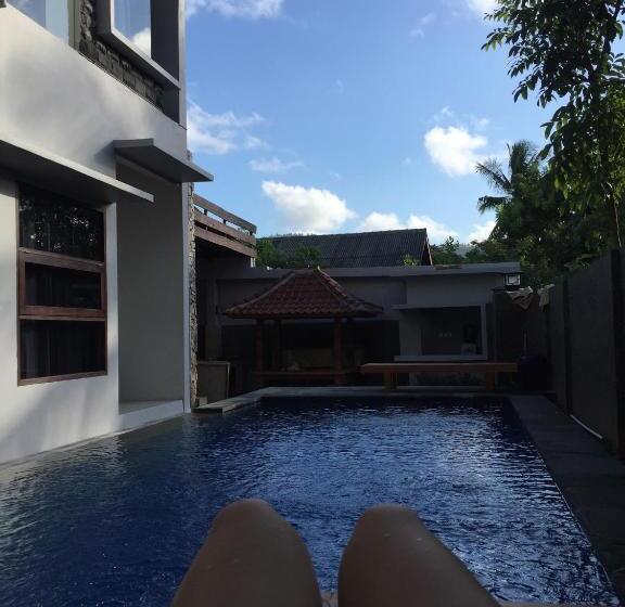 تختخواب و صبحانه Lazy Inn Kuta Lombok