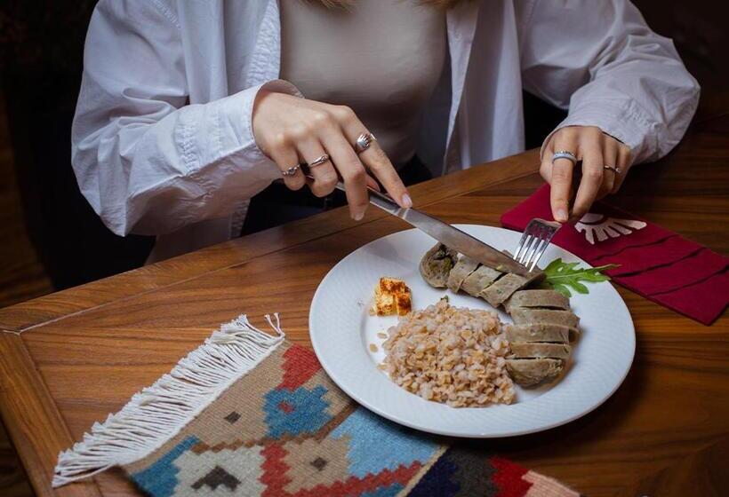 تختخواب و صبحانه Toon Armeni Guest House