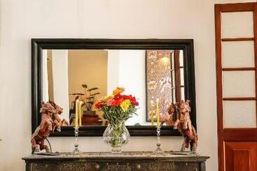 هتل Sunrise Boutique
