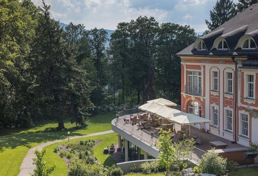 استراحتگاه Wellness & Spa Hotel Villa Regenhart