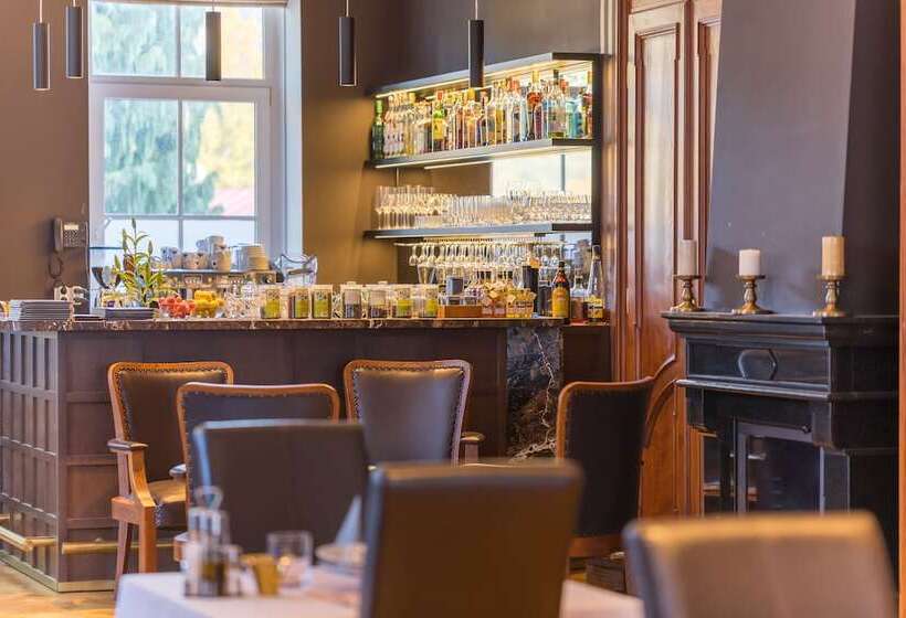 استراحتگاه Wellness & Spa Hotel Villa Regenhart