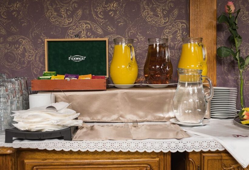 استراحتگاه Wellness & Spa Hotel Villa Regenhart