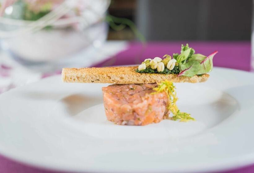 استراحتگاه Wellness & Spa Hotel Villa Regenhart