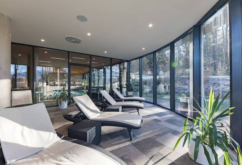 استراحتگاه Wellness & Spa Hotel Villa Regenhart