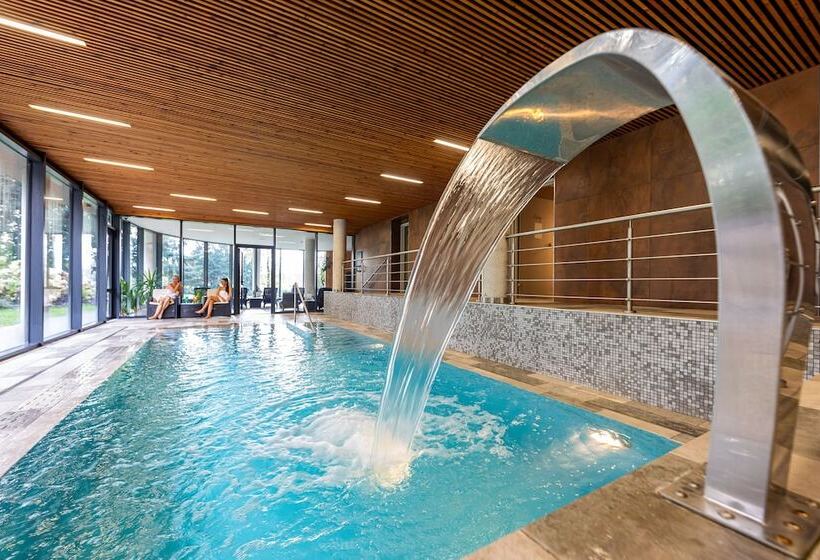 استراحتگاه Wellness & Spa Hotel Villa Regenhart