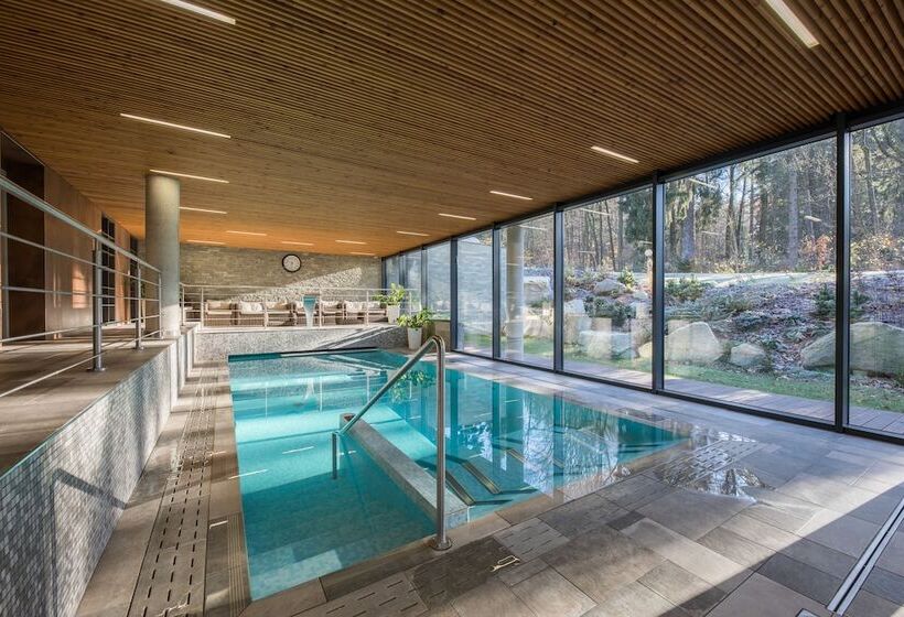 استراحتگاه Wellness & Spa Hotel Villa Regenhart